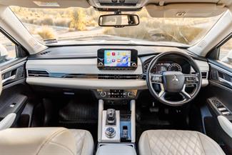 2021 Mitsubishi Outlander - Thumbnail