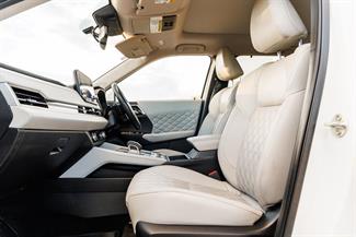 2021 Mitsubishi Outlander - Thumbnail