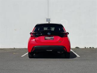 2020 Toyota Yaris - Thumbnail