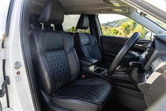 2024 Mitsubishi Outlander - Thumbnail