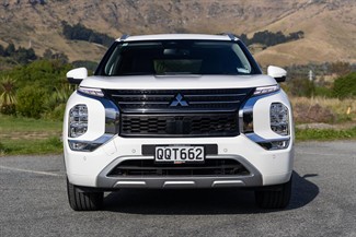 2024 Mitsubishi Outlander - Thumbnail