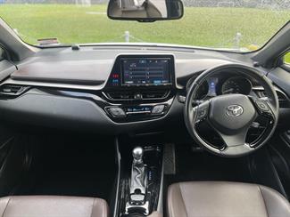 2017 Toyota C-HR - Thumbnail