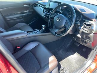 2017 Toyota C-HR - Thumbnail