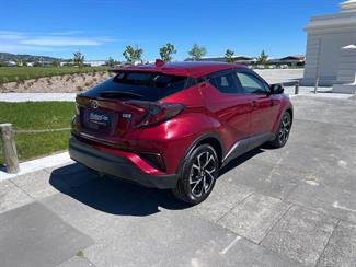 2017 Toyota C-HR - Thumbnail