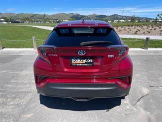 2017 Toyota C-HR - Thumbnail