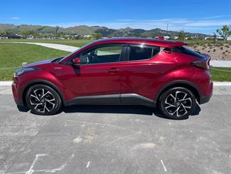 2017 Toyota C-HR - Thumbnail