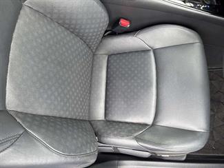 2017 Toyota C-HR - Thumbnail