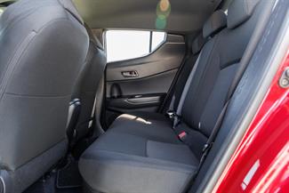 2017 Toyota C-HR - Thumbnail