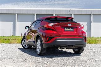 2017 Toyota C-HR - Thumbnail