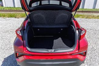 2017 Toyota C-HR - Thumbnail