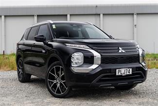 2022 Mitsubishi Outlander - Thumbnail