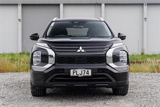 2022 Mitsubishi Outlander - Thumbnail