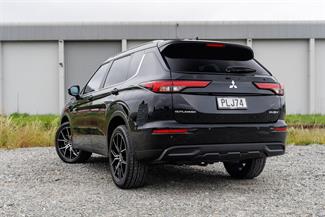 2022 Mitsubishi Outlander - Thumbnail