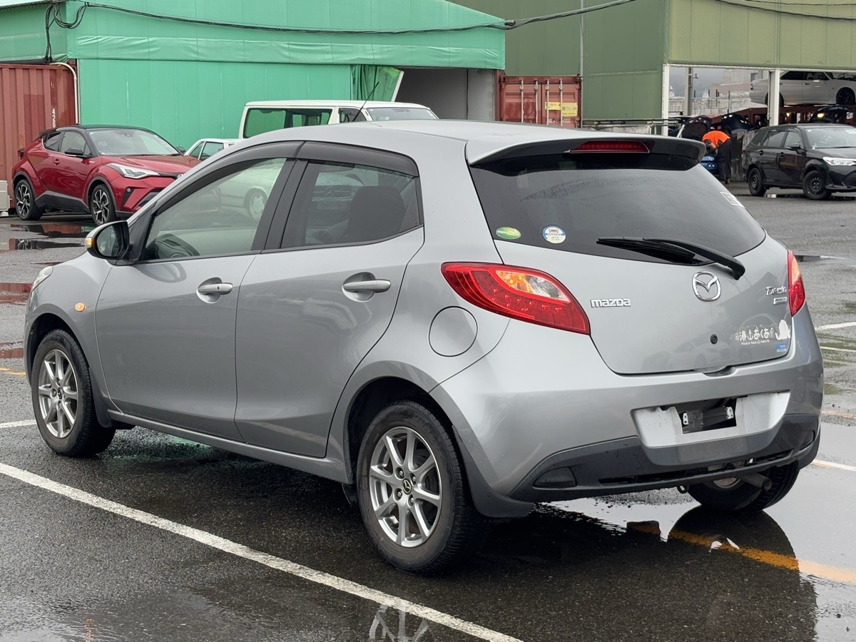 2013 Mazda Demio