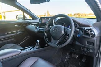 2017 Toyota C-HR - Thumbnail