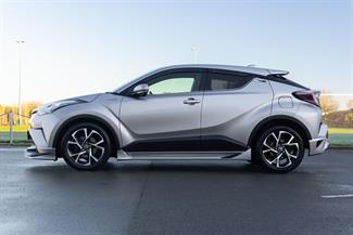 2017 Toyota C-HR - Thumbnail