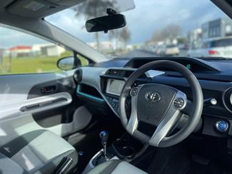 2012 Toyota AQUA - Thumbnail