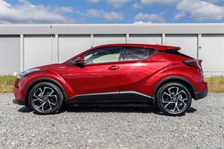 2016 Toyota C-HR - Thumbnail