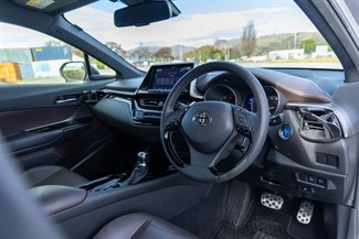 2017 Toyota C-HR - Thumbnail