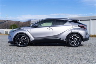 2017 Toyota C-HR - Thumbnail