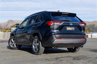 2019 Toyota RAV4 - Thumbnail