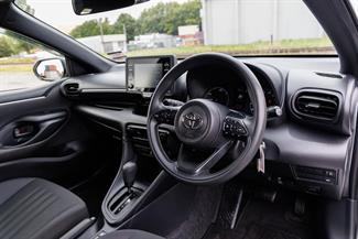 2020 Toyota Yaris - Thumbnail