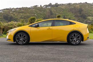 2024 Toyota Prius - Thumbnail