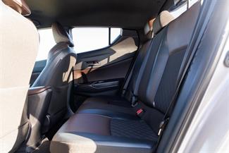 2017 Toyota C-HR - Thumbnail