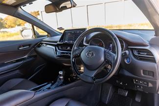 2017 Toyota C-HR - Thumbnail