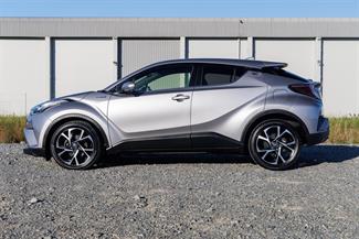 2017 Toyota C-HR - Thumbnail