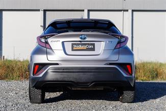 2017 Toyota C-HR - Thumbnail