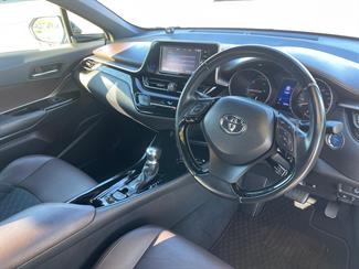 2017 Toyota C-HR - Thumbnail