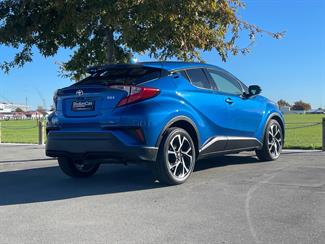 2017 Toyota C-HR - Thumbnail