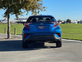 2017 Toyota C-HR - Thumbnail