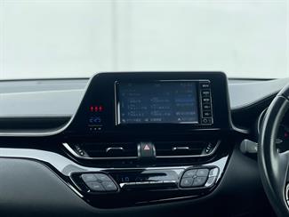 2017 Toyota C-HR - Thumbnail