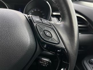 2017 Toyota C-HR - Thumbnail