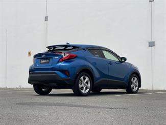 2017 Toyota C-HR - Thumbnail