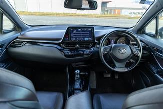 2017 Toyota C-HR - Thumbnail