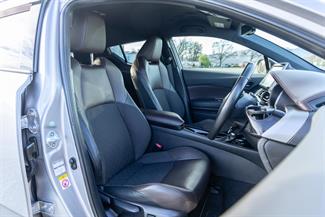 2017 Toyota C-HR - Thumbnail