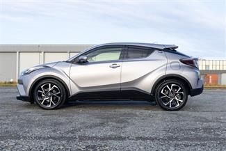 2017 Toyota C-HR - Thumbnail