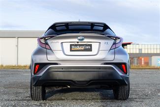 2017 Toyota C-HR - Thumbnail