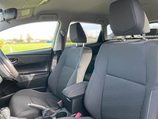 2016 Toyota Auris - Thumbnail