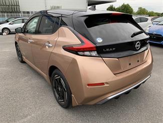 2023 Nissan LEAF - Thumbnail