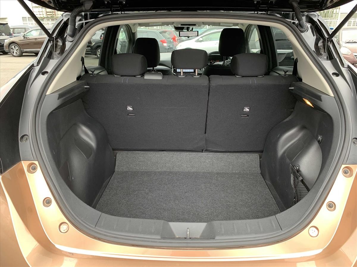 2023 Nissan LEAF