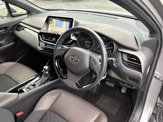 2017 Toyota C-HR - Thumbnail