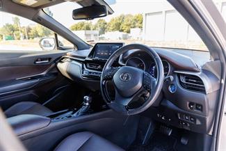 2017 Toyota C-HR - Thumbnail