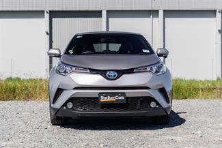 2017 Toyota C-HR - Thumbnail