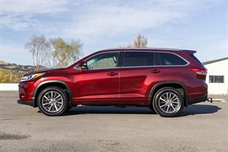 2017 Toyota Highlander - Thumbnail