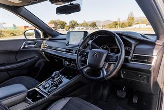 2024 Mitsubishi Outlander - Thumbnail