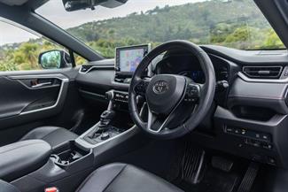 2020 Toyota RAV4 - Thumbnail